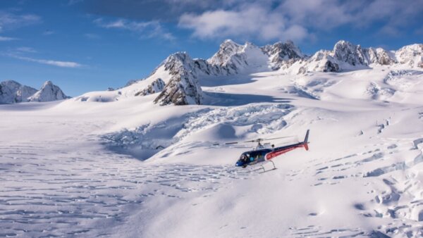 Helicopter flight over Franz Josef & Fox Glaciers with snow landing!