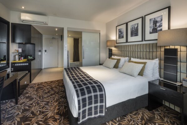 Romantic overnight getaway at 5 star boutique luxury Christchurch accommodation - Image 2