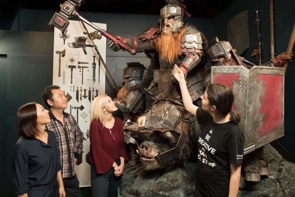 Dwarf LOTR Hobbit on tour