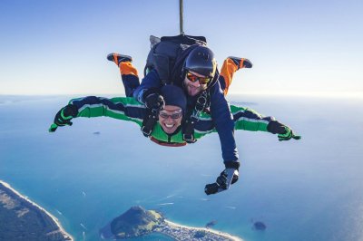 tandem-skydiving-in-tauranga-skydive-tauranga-1